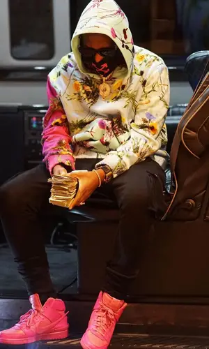 Fabolous wearing Off-White other