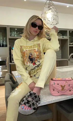 Sarah Snyder wearing Louis Vuitton bag