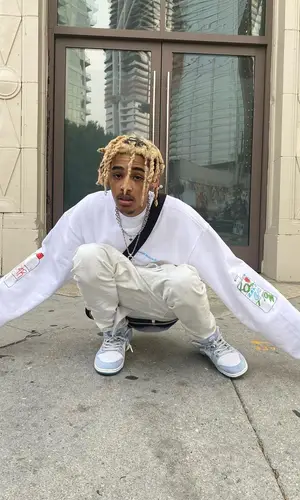 TheHxliday wearing Purple Brand jeans