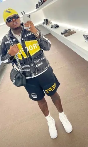 Gunna wearing Nike sock