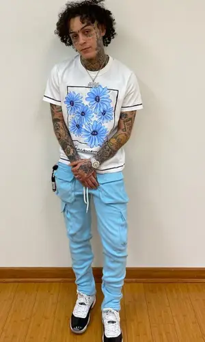 Lil Skies wearing Jacquemus t-shirt