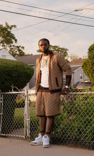 Pop Smoke’s Outfit in Gucci Jacket, Lost Intricacy T-Shirt & Cartier Eyewear (2020)