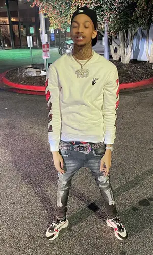 Stunna 4 Vegas wearing B.B. Simon belt