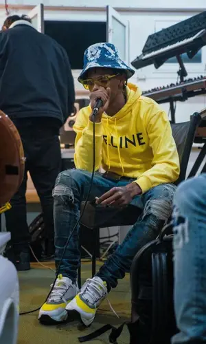 A Boogie Wit Da Hoodie wearing Dior belt
