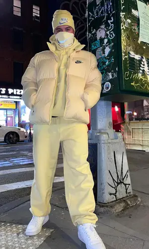 J Balvin’s Outfit in Nike Hat & Supreme (2021)