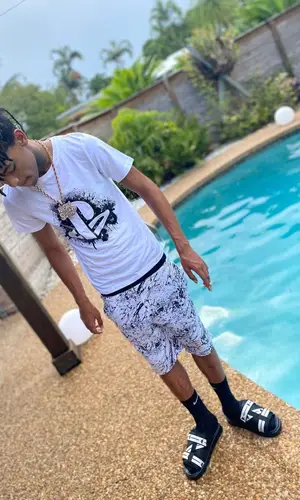 Nuski2Squad wearing Kappa sandal