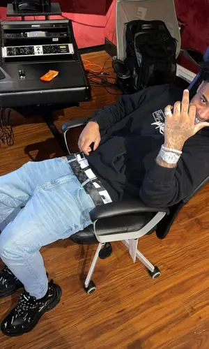 Luh Kel wearing Louis Vuitton belt