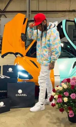 6ix9ine wearing New Era cap