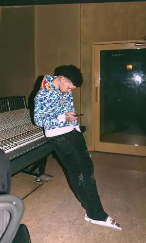 Lil Mosey’s Outfit in Bape Hoodie, Amiri Jeans & Gucci Sandals (2021)