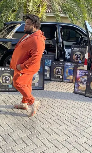Rod Wave’s Outfit in Lacoste Hoodie & Jordan Sneakers (2021)