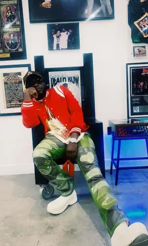 T-Shyne wearing Whensmokeclears jacket