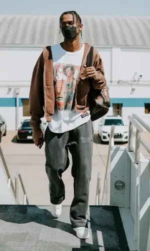 Shai wearing Slamgoods t-shirt