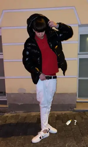 Молодой Платон wearing Gucci belt