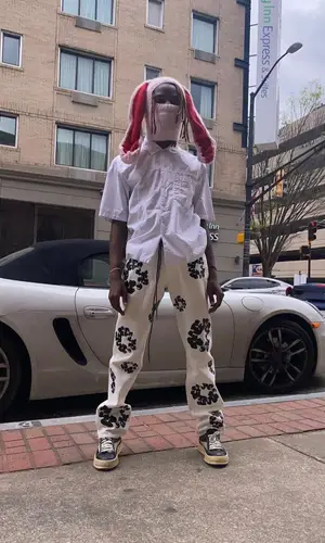 Ian Connor’s Outfit in Maison Margiela Shirt, Denim Tears Jeans & Gucci Eyewear (2021)