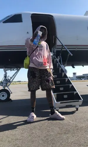 2 Chainz wearing Nike sandal