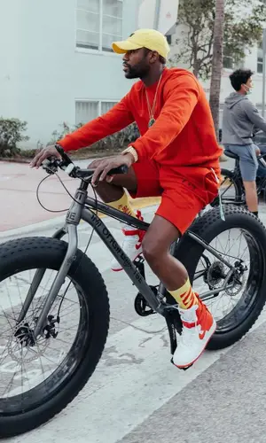 Floyd Mayweather wearing Off-White sock