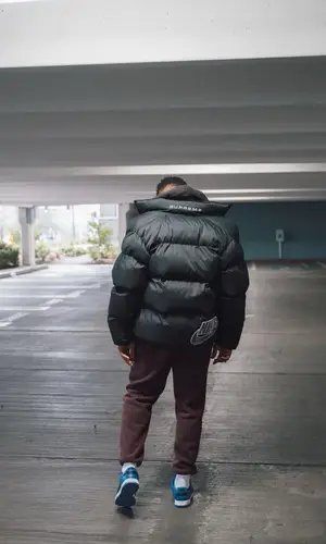 Jamal Adams’ Outfit in Nike Jacket & Supreme (2021)