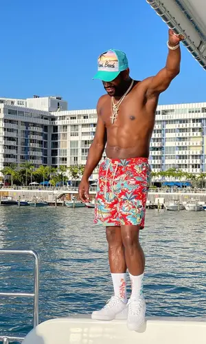 Floyd Mayweather wearing Off-White sock