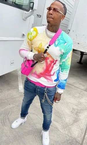 Moneybagg Yo wearing Louis Vuitton sweatshirt