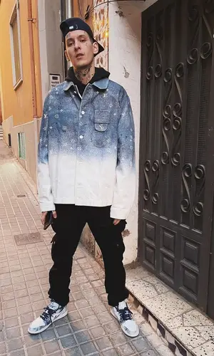 Kizaru’s Outfit in Louis Vuitton Shirt, Givenchy Pants & Mercedes Benz Cap (2021)