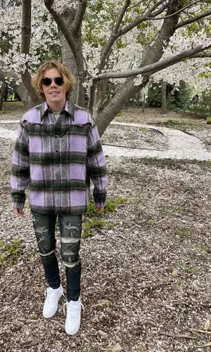 The Kid Laroi’s Outfit in Natasha Zinko Shirt, Amiri Jeans & Gucci Eyewear (2021)
