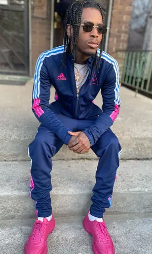 Snap Dogg wearing Gucci sneakers