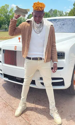 Yung Bleu’s Outfit in Jordan Sneakers, Louis Vuitton Belt & Off-White (2021)