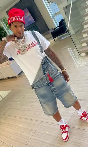 Moneybagg Yo wearing Supreme sock
