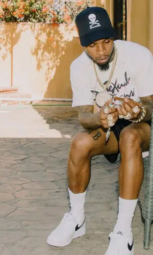Tory Lanez wearing Nike sneakers
