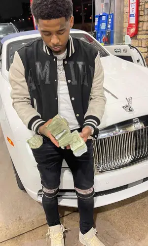 Pooh Shiesty’s Outfit in Amiri Jacket, Jordan Sneakers & Ferragamo Belt (2021)