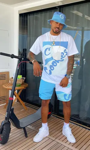 Ozuna’s Outfit in Nike Sneakers, Supreme Socks & Hanes (2021)