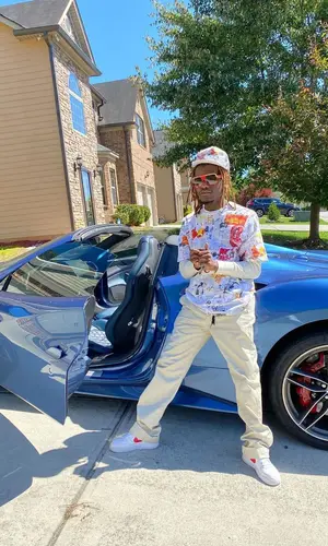 Ian Connor’s Outfit in Nike Sneakers, Louis Vuitton Eyewear & Supreme Cap (2021)