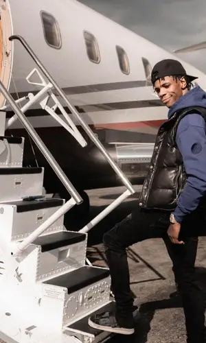 A Boogie Wit Da Hoodie wearing Dior sandal