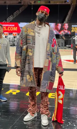 2 Chainz wearing Atlanta Hawks jersey