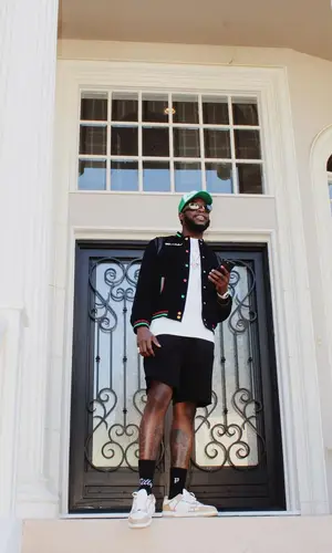 T-Shyne wearing Whensmokeclears jacket