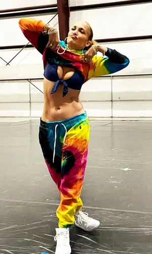 Jennifer Lopez wearing Nike sneakers
