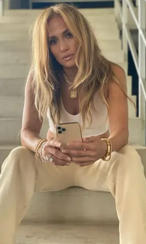 Jennifer Lopez wearing Gucci sneakers