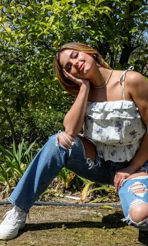 Addison Rae wearing American Eagle jeans