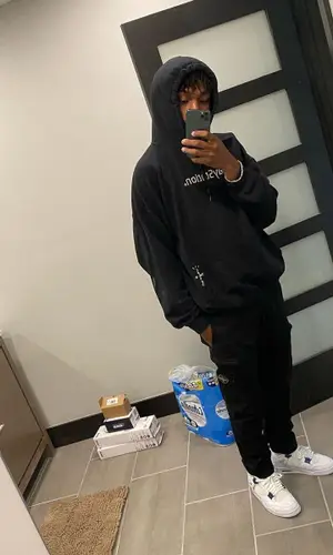Snot’s Outfit in Travis Scott Merch Hoodie, Stone Island Pants & Jordan Sneakers (2021)