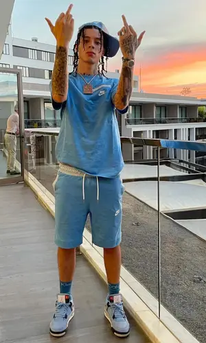 Central Cee’s Outfit in Nike Shirt & Jordan Sneakers (2021)