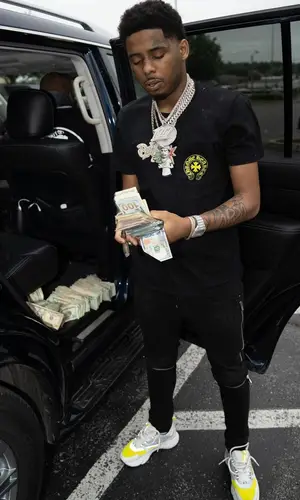 Pooh Shiesty’s Outfit in Chrome Hearts T-Shirt, Amiri Jeans & Dior Sneakers (2021)