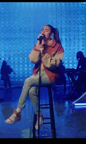 Madison Beer wearing Vintage jacket