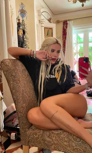 Bella Thorne wearing Rolex other