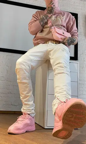 SODA LUV’s Outfit in Balmain Jeans, Nike Sneakers & Martine Rose (2021)