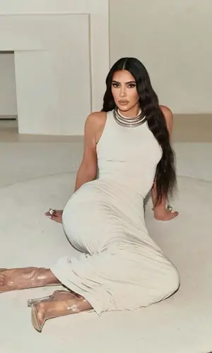Kim Kardashian wearing Hermes bag