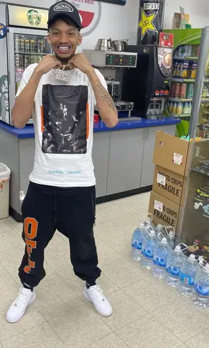 Stunna 4 Vegas wearing Off-White pants