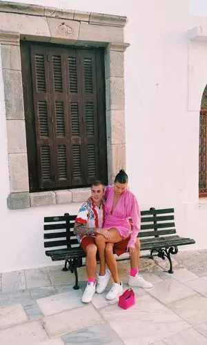 Hailey Bieber wearing Nike sneakers