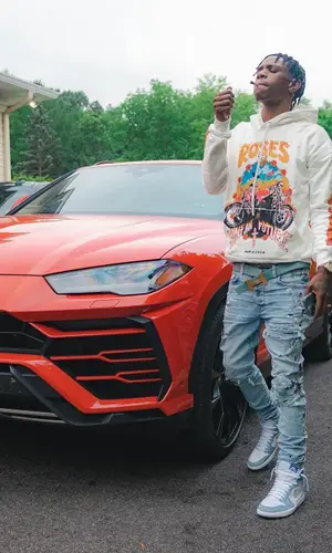 A Boogie Wit Da Hoodie wearing Hermes belt