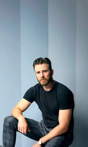 Chris Evans wearing Eleventy pants