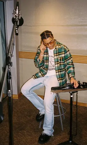24kGoldn’s Outfit in Gallery Dept. Jeans, Bottega Veneta Boots & Tom Ford Eyewear (2021)